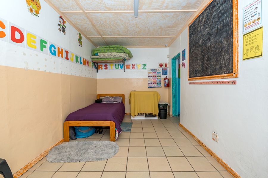 5 Bedroom Property for Sale in Wynberg Upper Western Cape